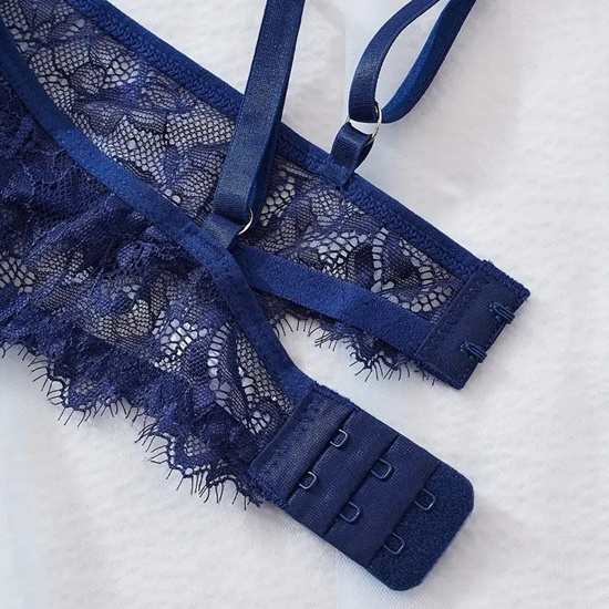 Lacy Lingerie Set - Image 4